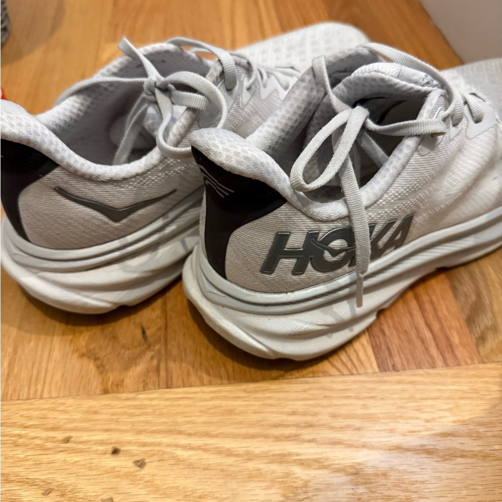 HOKA Clifton 9 size 9.5 White and Black Running Shoes